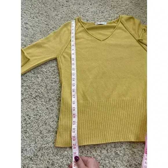 Cabi V-Neck Lightweight Fitted Mustard Yellow Knit Sweater Women's Size M - Picture 8 of 9